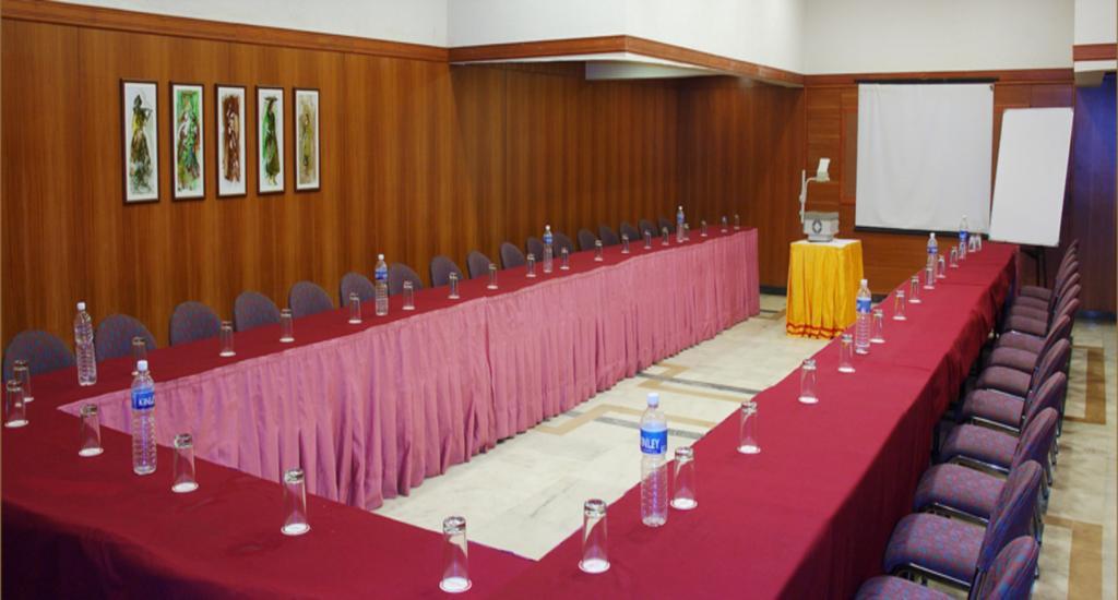 Comfort Inn President Near Ahmedabad Junction Station Exterior foto