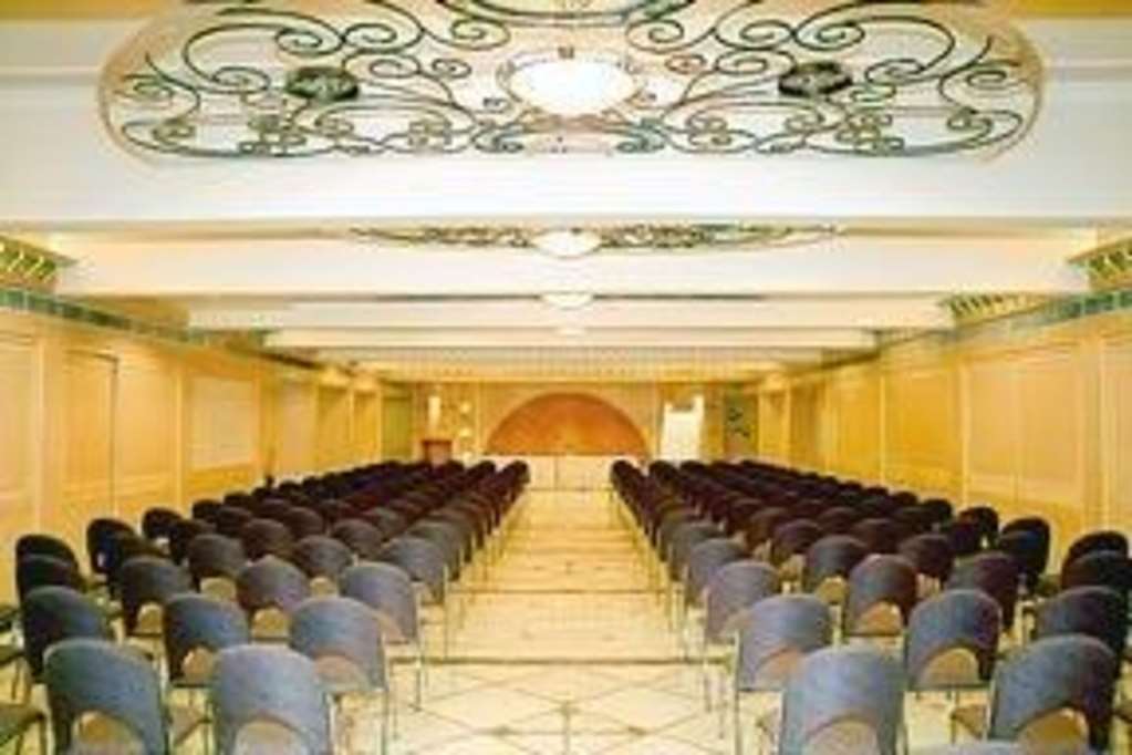 Comfort Inn President Near Ahmedabad Junction Station Facilidades foto